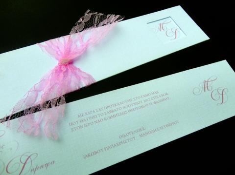 Προσκλητήριο γάμου -Γ1201 - <p>Μακρόστενος λευκός φάκελος με υφή υφάσματος και ροζ δαντέλα.</p>...