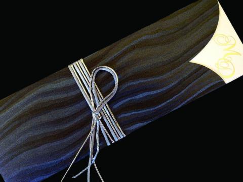 Πολυτελές Προσκλητήριο Γάμου -lux11 - <p>Πολυτελές συρταρωτό προσκλητήριo γάμου, από εντυπωσιακό χαρτί δερματίνης zebra grey, δέσιμο από δύο κορδέλες και εκτύπωση ασημοτυπίας Άλλο ένα ιδιαίτερο προσκλητήριο από τη μοναδική Luxury Collection!</p>
- Χονδρκή Πώληση, Προσκλητήρια Χονδρική, Βιβλία Ευχών Χονδρική, Προσκλητήρια Γάμου Χονδρική, Προσκλητήρια Βάπτισης Χονδρική - Cosmos Arts Προσκλητήρια Χονδρική & Βιβλία Ευχων Χονδρική - Στην Cosmos Arts παρέχουμε Προσκλητήρια Χονδρικής Πώλησης, Προσκλητήρια Γάμου Χονδρική, Προσκλητήρια Βάπτισης Χονδρική, Βιβλία Ευχών Χονδρική, Βιβλία Ευχών Γάμου Χονδρική, Βιβλία Ευχών Βάπτισης Χονδρική. Θα μας βρείτε Σοφοκλέους 7, Περιστέρι, 12134 Αθήνα, 210 5789080. Πολυτελές Προσκλητήριο Γάμου -lux11 - <p>Πολυτελές συρταρωτό προσκλητήριo γάμου, από εντυπωσιακό χαρτί δερματίνης zebra grey, δέσιμο από δύο κορδέλες και εκτύπωση ασημοτυπίας Άλλο ένα ιδιαίτερο προσκλητήριο από τη μοναδική Luxury Collection!</p>...