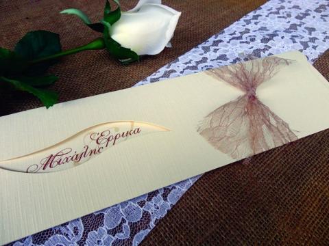 Vintage Προσκλητήριο Γάμου -Γ1501 - <p>Ιδιαίτερο συρταρωτό προσκλητήριο γάμου από χαρτί με υφή υφάσματος σε γήινες αποχρώσεις και δέσιμο από σοκολά δαντέλα.</p>...