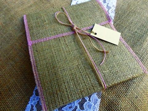 Προσκλητήριο Γάμου Βάπτισης Υφασμάτινο -ΓΒ1501 - <p>Ιδιαίτερο προσκλητήριο γάμου ή βάπτισης από φάκελο λινάτσας σε γήινες και ροζ αποχρώσεις.</p>...