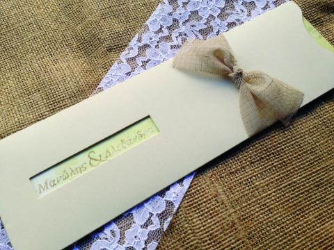 Προσκλητήρια Γάμου -Γ1502 - <p>Ιδιαίτερο συρταρωτό προσκλητήριο γάμου από χαρτί με υφή δέρματος σε γήινες αποχρώσεις και δέσιμο από λινή κορδέλα.</p>...