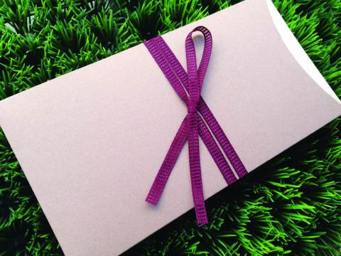 Vintage Προοσκλητήρια Γάμου -Γ1562 - <p>Ιδιαίτερο συρταρωτό προσκλητήριο γάμου από ανακυκλωμένο χαρτί σε σάπιου μήλου αποχρώσεις και εναρμονισμένο δέσιμο από μπορντώ γκρο κορδέλα!</p>...