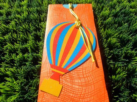 Προσκλητήρια βάπτισης -Β1351 - <p>Εντυπωσιακό προσκλητήριο με θέμα το αερόστατο, από δερματίνη orange wave και γκλίτερ αερόστετο!</p>...