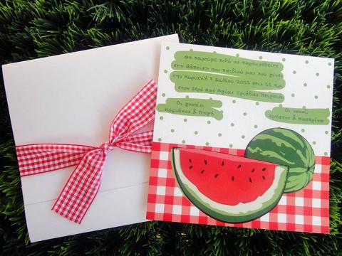 Προσκλητήρια βάπτισης -Β1355 - <p>Τετράγωνο προσκλητήριο με καρό λεπτομέρειες και θέμα το καρπουζάκι.</p>...