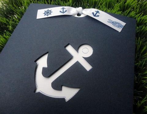 Πρόσκληση βάπτισης άγκυρα -Β1301 - <p>Μοναδικό συρταρωτό προσκλητήριο βάπτισης με κοπτικό άγκυρα, blue navy φάκελο και τυπωμένη γκορ κορδέλα με ναυτικά θέματα.</p>...