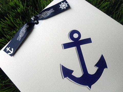 Πρόσκληση βάπτισης άγκυρα -Β1302 - <p>Μοναδικό συρταρωτό προσκλητήριο βάπτισης με κοπτικό άγκυρα και τυπωμένη γκορ κορδέλα με ναυτικά θέματα.</p>...