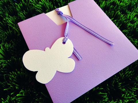 Προσκλητήριο Βάπτισης -Β1441 - <p>Συρταρωτό λιλά γκοφρέ προσκλητήριο με θέμα την πεταλούδα, και ιδιαίτερη κορδέλα με πεταλούδα!</p>...