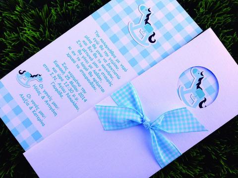 Προσκλητήριο Βάπτισης -Β1444 - <p>Εντυπωσιακό προσκλητήριο βάπτισης με θέμα σιέλ καρό αλογάκι.</p>...