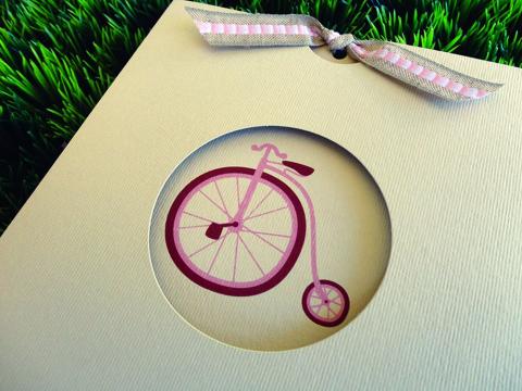 Προσκλητήριο Βάπτισης -Β1447 vintage - <p>Ιδιαίτερο συρταρωτό vintage προσκλητήριο με θέμα ρομαντικό παλαιό ροζ ποδηλατάκι.</p>...