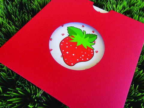 Προσκλητήριο Βάπτισης -Β1453 - <p>Συρταρωτό τετράγωνο γκοφρέ προσκλητήριο βάπτισης, με θέμα τη φράουλα.  Tip: Μπορεί να βγει και στην οικονομική σειρά!</p>...