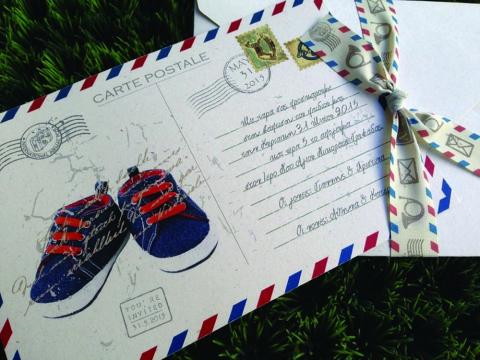 Προσκλητήρια Βάπτισης Cart Postale -Β1518 - <p>Μοναδικό προσκλητήριο βάπτισης cart postale σε ανακυκλωμένο φάκελο και κάρτα σε γκρι αποχρώσεις, θέμα παιδικά παπουτσάκια και ιδιαίτερη υφασμάτινη κορδέλα!</p>...