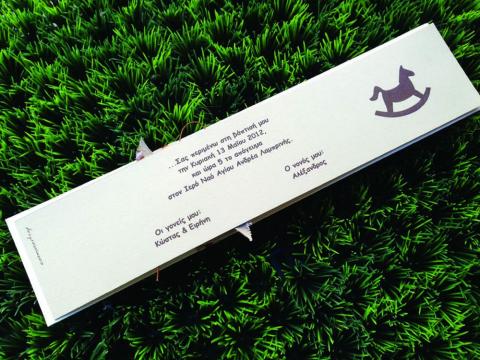 Προσκλητήρια Βάπτισης Αλογακι -Β1537 - <p>Μακρόστενο προσκλητήριο βάπτισης σε γήινες αποχρώσεις με θέμα το αλογάκι, εντυπωσιακό δέσιμο και αξεσουάρ αλογάκι!</p>...