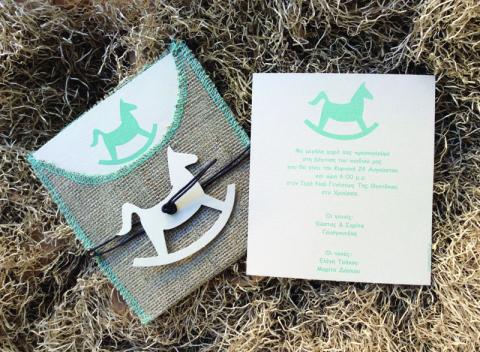 Προσκλητήρια βάπτισης αγόρι -B1624 - <p>Ιδιαίτερο προσκλητήριο βάπτισης με θέμα το αλογάκι σε φάκελο από λινάτσα...</p>...