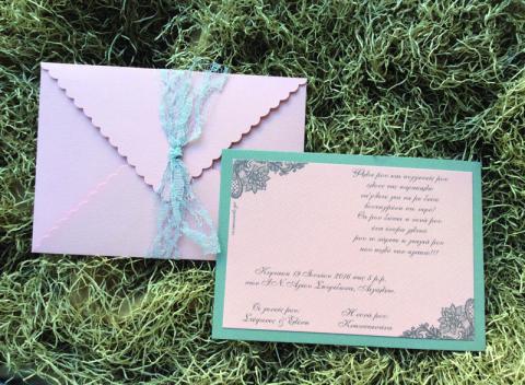 Προσκλητήρια βάπτισης για κορίτσι -B1640 - <p>Ιδιαίτερο συρταρωτό προσκλητήριο βάπτισης με rustic διάθεση σε γκρι και σομόν αποχρώσεις και δέσιμο από δαντέλα!</p>...