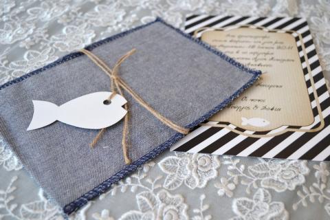 Προσκλητήρια βάπτισης ναυτικό -Β1701 - <p>Προσκλητήριο βάπτισης με τζην φάκελο και κρεμαστό ψαράκι στο δέσιμο!</p>...