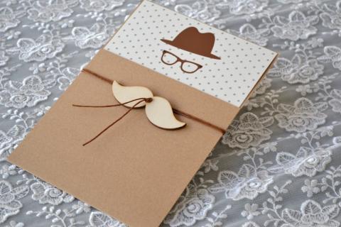 Προσκλητήρια βάπτισης μουστάκι - παπιγιόν -Β1722 - <p>Προσκλητήριο βάπτισης για  ;μικρούς κυρίους ; , από οικολογικό χαρτί, με πουά κάρτα και ξύλινο μουστάκι στο δέσιμο!</p>...