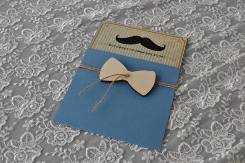 Προσκλητήρια βάπτισης μουστάκι - παπιγιόν -Β1723 - <p>Μοναδικό προσκλητήριο βάπτισης για αγόρι, με θέμα το μουστάκι, σε συρταρωτό φάκελο από οικολογικό χαρτί   ξύλινο παπιγιόν στο δέσιμο!</p>...