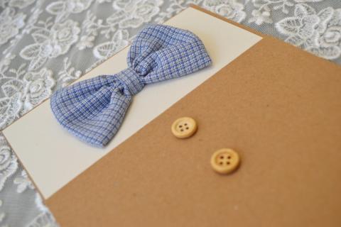 Προσκλητήρια βάπτισης μουστάκι - παπιγιόν -Β1724 - <p>Μοναδικό προσκλητήριο βάπτισης για αγόρι , από οικολογικό χαρτί, με υφασμάτινο παπιγιόν και ξύλινα κουμπιά!</p>...