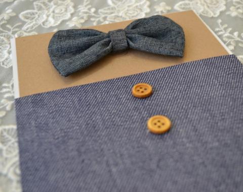 Προσκλητήρια βάπτισης μουστάκι - παπιγιόν -Β1725 - <p>Μοναδικό προσκλητήριο βάπτισης για αγόρι , από οικολογικό χαρτί   τζην δερματίνη, με υφασμάτινο τζην παπιγιόν και ξύλινα κουμπιά!</p>...