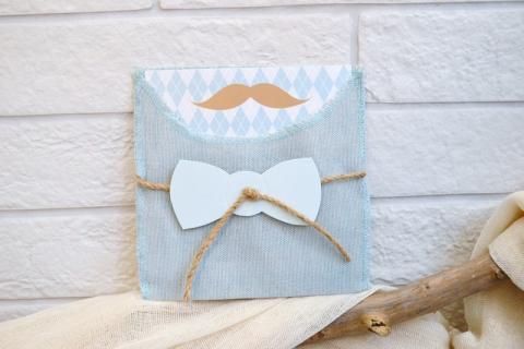 Προσκλητήρια βάπτισης μουστάκι - παπιγιόν -Β1728 - <p>Πρωτότυπο προσκλητήριο βάπτισης για  ;μικρούς κυρίους ;, σε τόνους του γαλάζιου, με υφασμάτινο φάκελο   πολύ ιδιαίτερο δέσιμο!</p>...