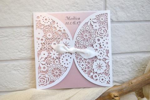 Προσκλητήρια βάπτισης laser cut -Β1729 - <p>Μοναδικό προσκλητήριο βάπτισης laser cut, σε σχέδιο λουλουδιών , με ροζ μεταλιζέ κάρτα και διακοσμημένο με σατέν κορδέλα.</p>...