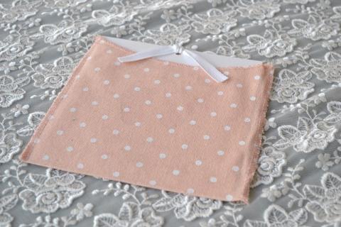 Προσκλητήρια βάπτισης 2017 -Β1735 - <p>Μοναδικό προσκλητήριο βάπτισης με μωρουδίστικα πατουσάκια και ροζ πουά υφασμάτινο φάκελο!</p>...