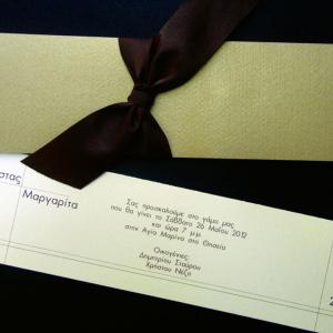 Προσκλητήριο γάμου -Γ1211 - <p>Μακρόστενος κλειστός φάκελος με σοκολατί περλέ χαρτί και δέσιμο με καφέ σατέν κορδέλα.</p>...