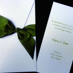 Προσκλητήριο γάμου -Γ1214 - <p>Κλειστός λευκός φάκελος και κάρτα με υφή υφάσματος, λαδί εκτύπωση και φαρδιά λαδί σαντούκ κορδέλα.</p>...