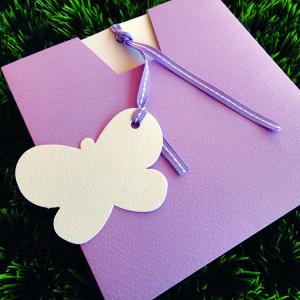 Προσκλητήριο Βάπτισης -Β1441 - <p>Συρταρωτό λιλά γκοφρέ προσκλητήριο με θέμα την πεταλούδα, και ιδιαίτερη κορδέλα με πεταλούδα!</p>...