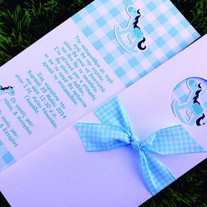 Προσκλητήριο Βάπτισης -Β1444 - <p>Εντυπωσιακό προσκλητήριο βάπτισης με θέμα σιέλ καρό αλογάκι.</p>...